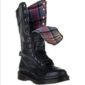❗️Dr Martens Women’s Triumph 1914 Boot Black Plaid